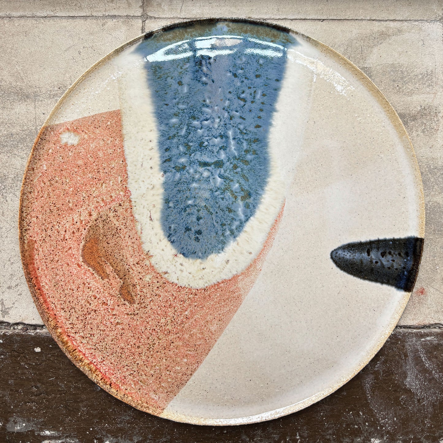 Stoneware plate – WHITE / DARK BLUE RED L