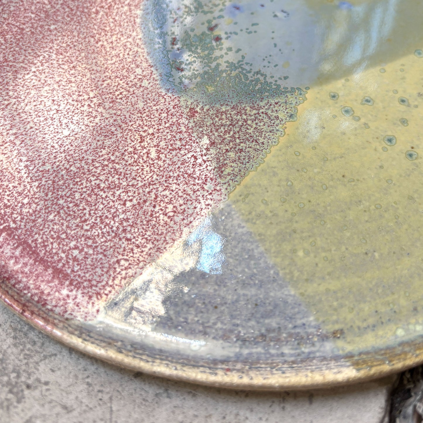 Stoneware plate – WHITE / PINK BLUE L