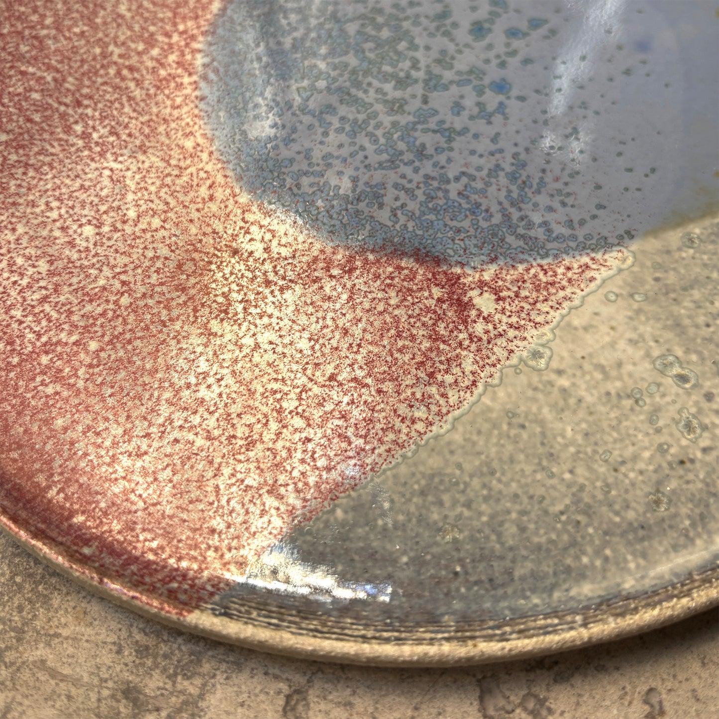 Stoneware plate – WHITE / PINK BLUE M