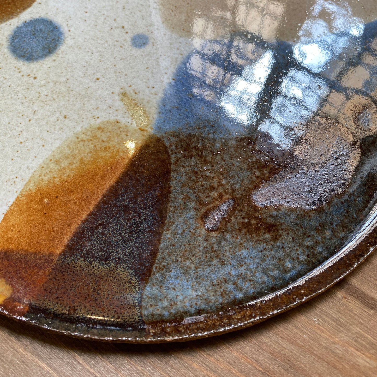 Stoneware plate – SEPIA / DROPS L