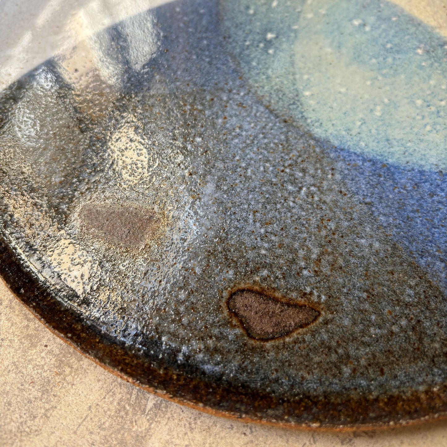 Stoneware plate – SEPIA / BLUE JASPER L