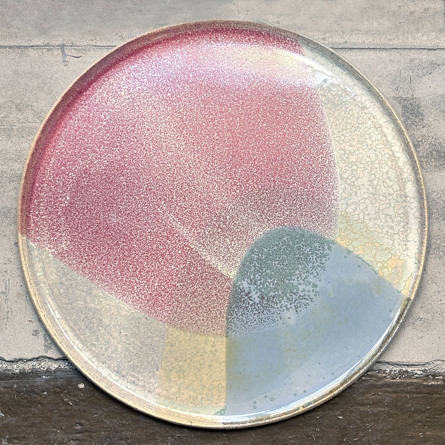 Stoneware plate – WHITE / PINK BLUE L