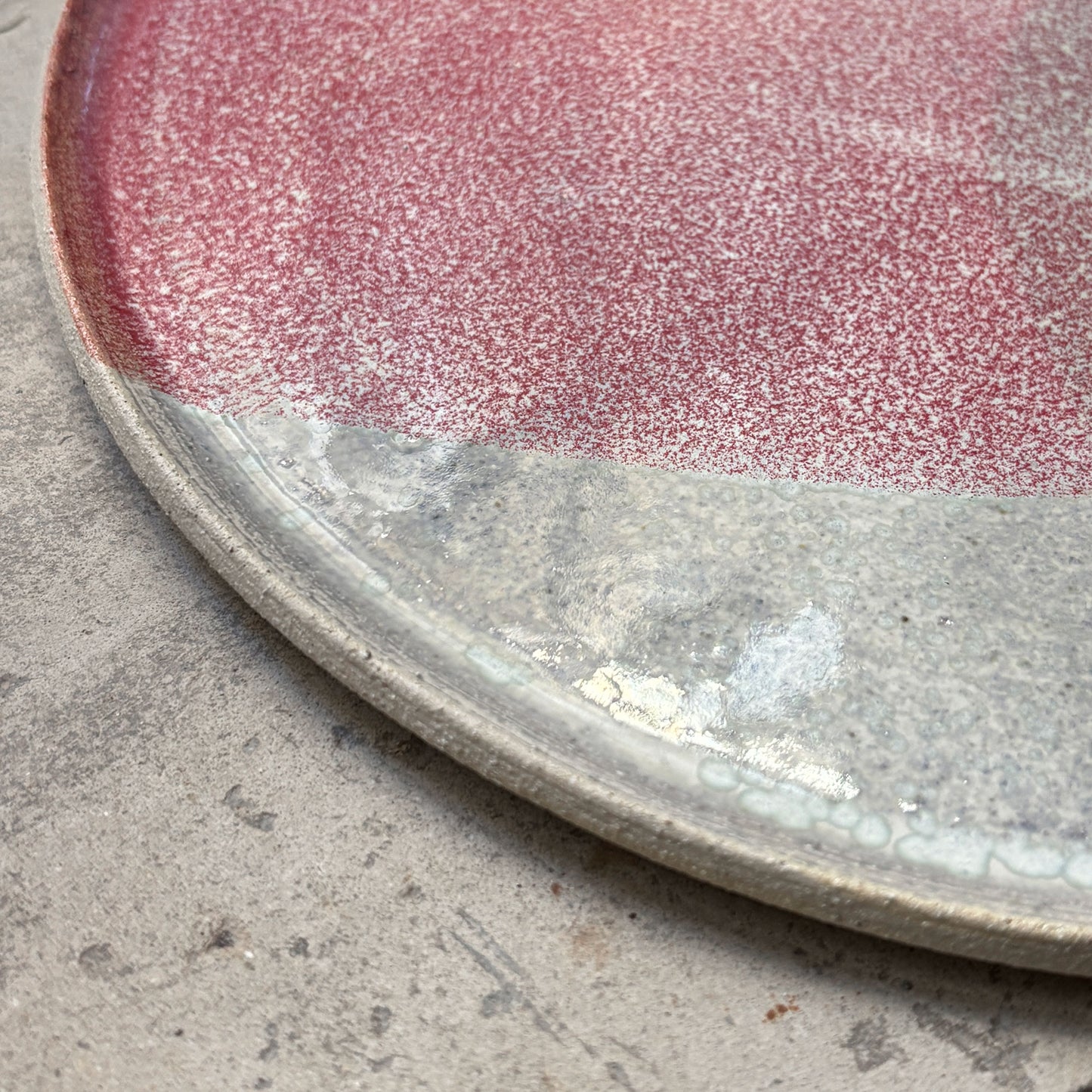 Stoneware plate – WHITE / PINK BLUE L