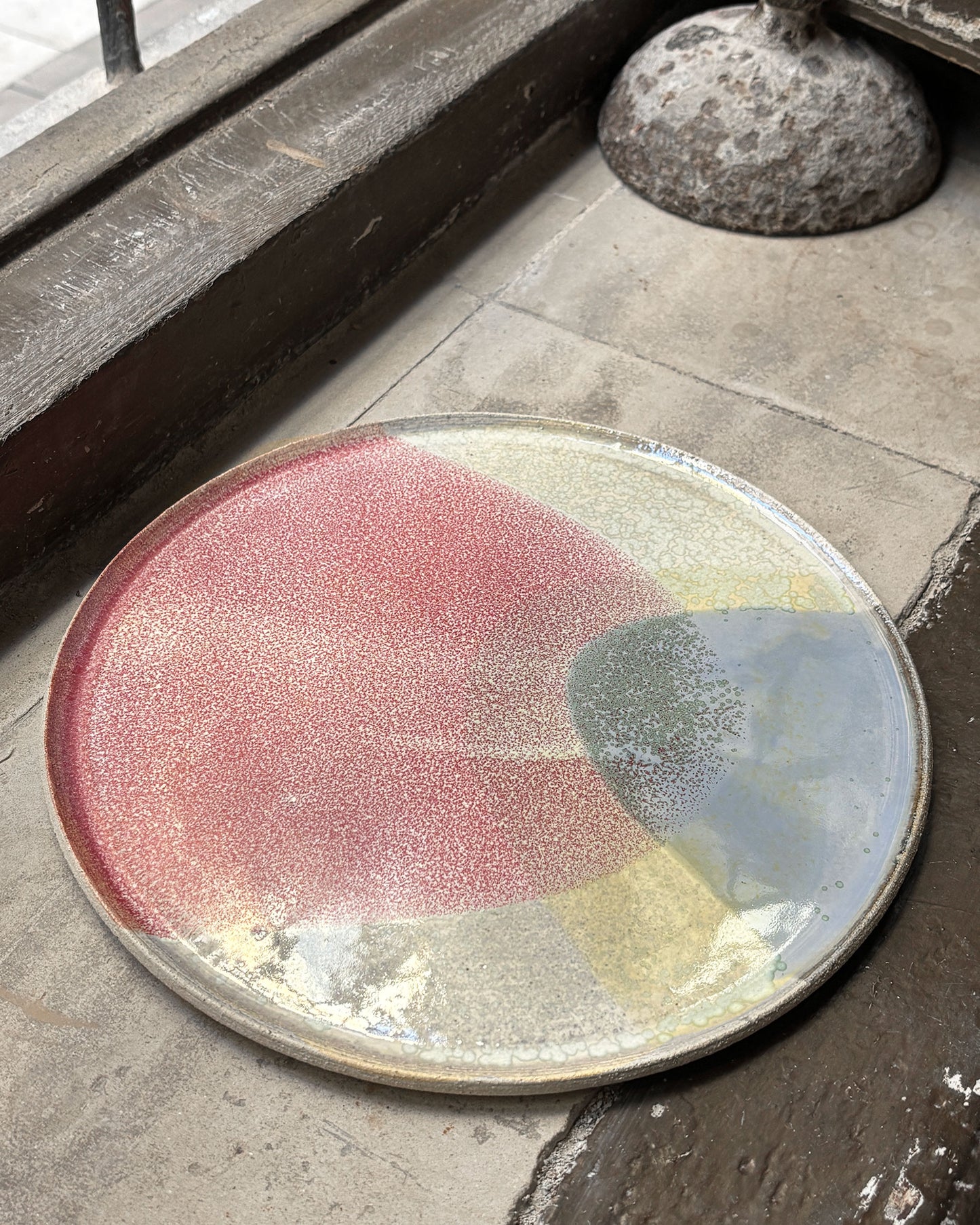 Stoneware plate – WHITE / PINK BLUE L