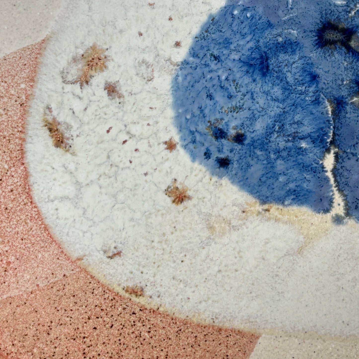 Stoneware plate – WHITE / BLUE RED L